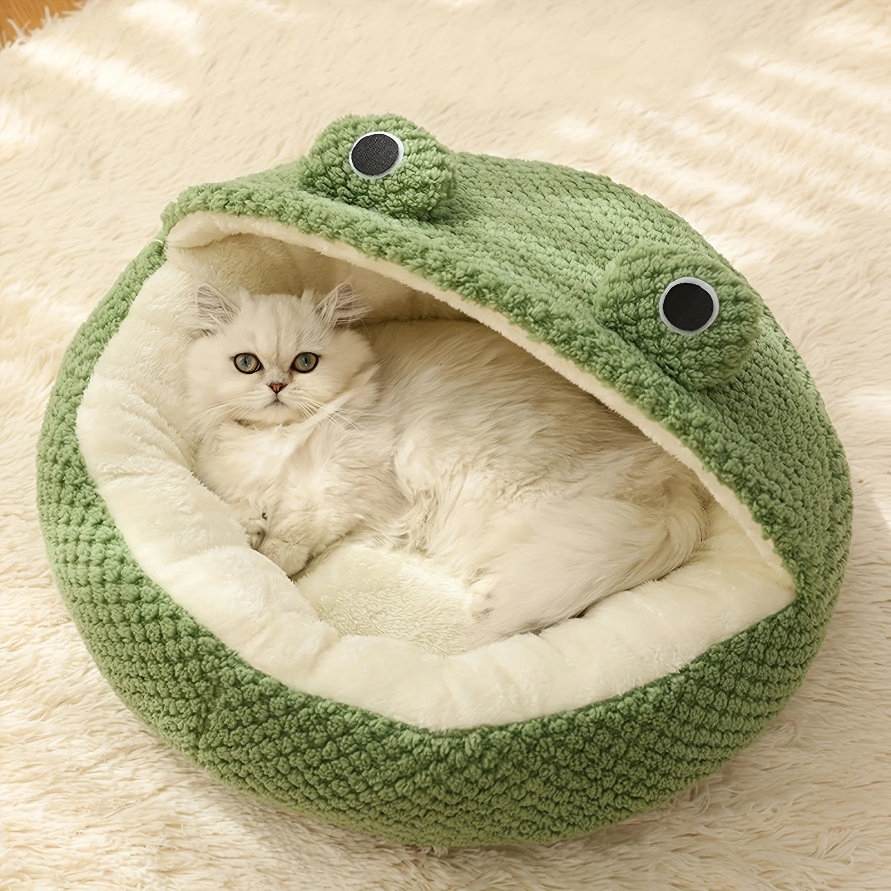 Frog-Shaped Plush Pet Bed – Cozy Green & White Sofa for Cats and Small Dogs, Warm High-Quality Polyester Nest for Kittens