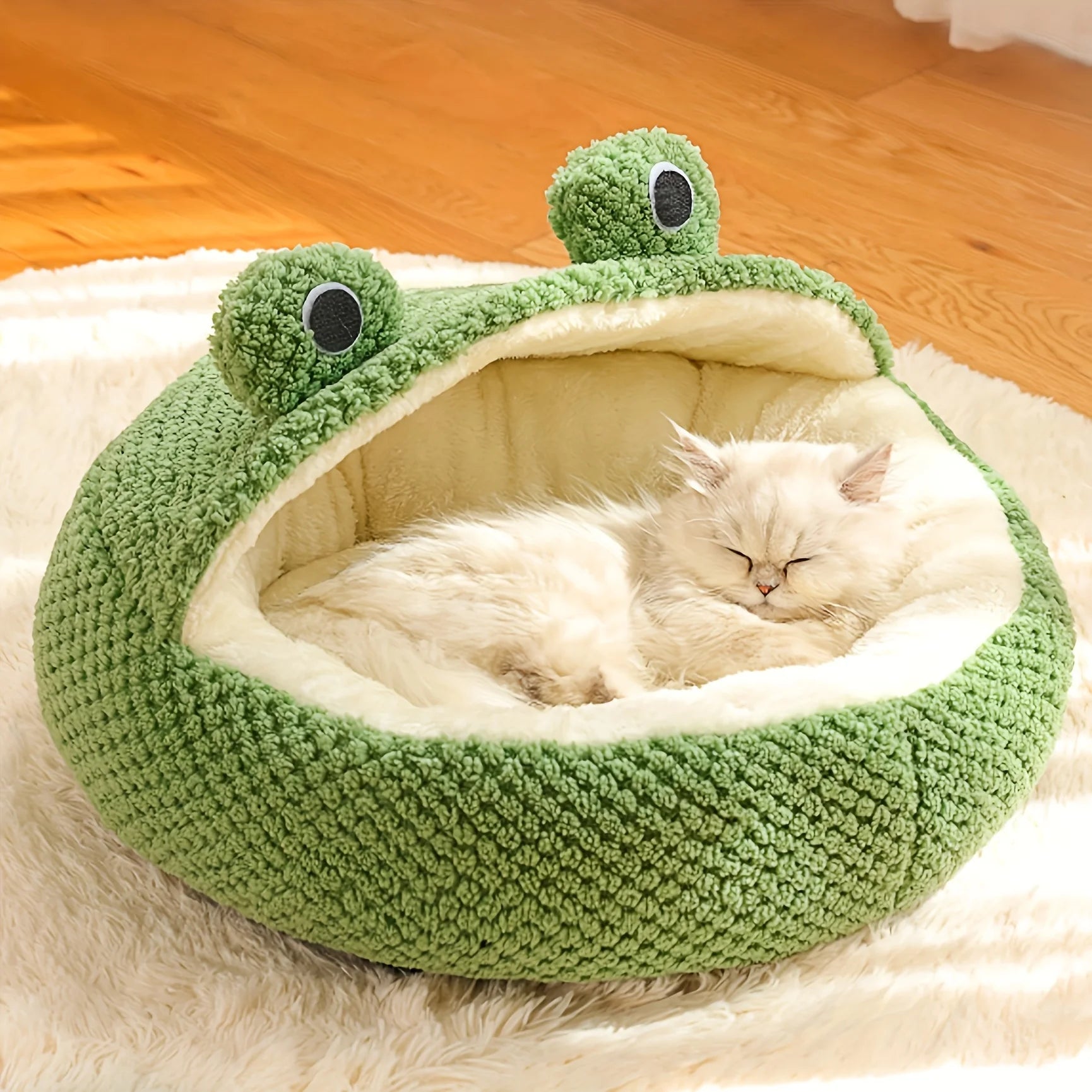Frog-Shaped Plush Pet Bed – Cozy Green & White Sofa for Cats and Small Dogs, Warm High-Quality Polyester Nest for Kittens
